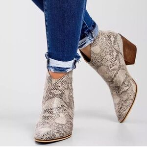 BEAST FASHION James Snake Print Ankle Boot size 8
